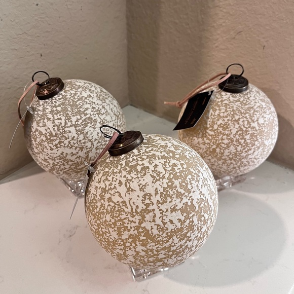 3-NWT ROBERT STANLEY 5" TAUPE FLOCKED ORNAMENT - Picture 3 of 16